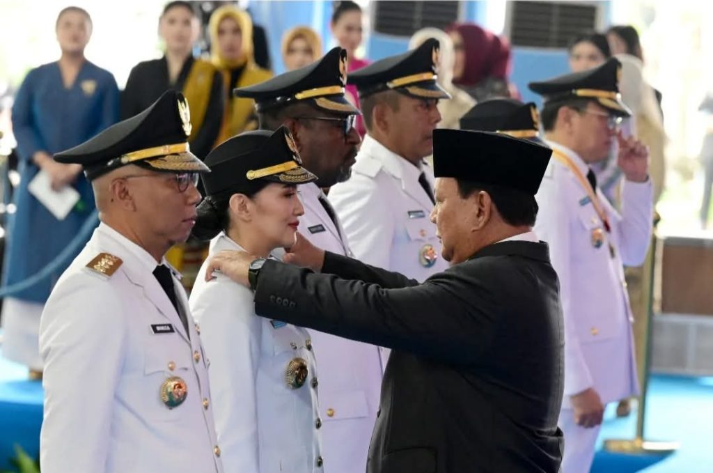 Gubernur Malut saat dipasang pangkat oleh Presiden Prabowo Subianto (Foto Istimewa Liputan Malut)